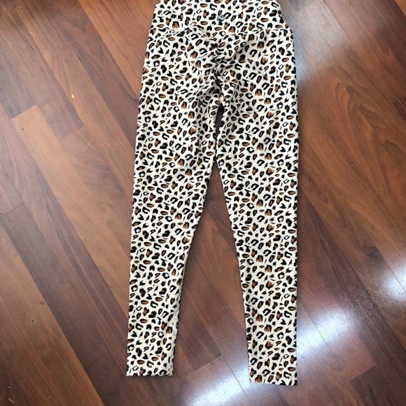 NWOT Ryderwear Hybrid Tan Leopard High Waisted Scrunch Butt Leggings Size XS - Picture 4 of 10